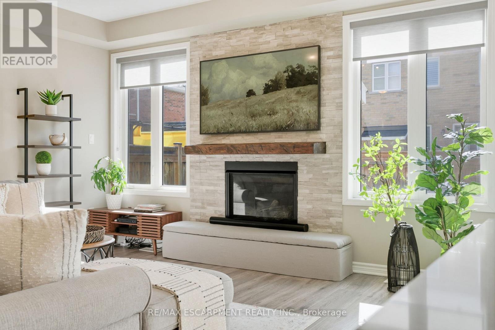 15 Bastia Street E, Hamilton, Ontario  L8B 1V3 - Photo 6 - X12458789