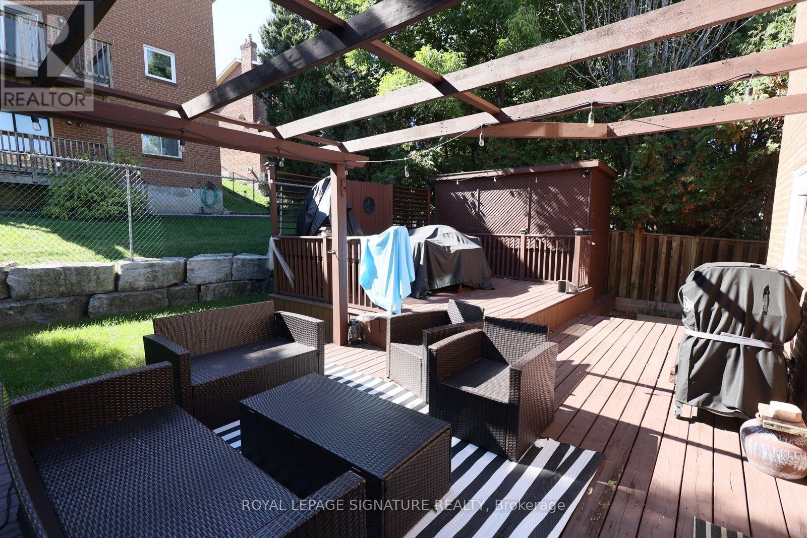 74 Bonham Boulevard, Mississauga, Ontario  L5M 2N8 - Photo 3 - W12457560