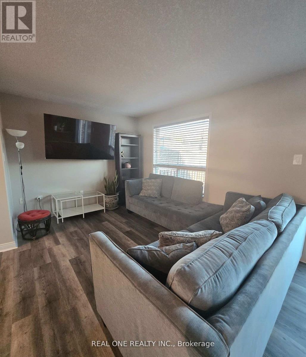 43 Shephard Avenue, New Tecumseth, Ontario  L9R 2E8 - Photo 2 - N12458799