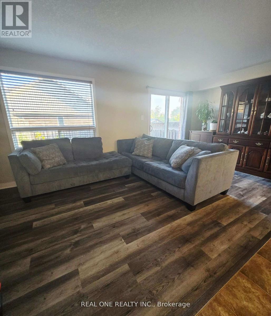 43 Shephard Avenue, New Tecumseth, Ontario  L9R 2E8 - Photo 3 - N12458799