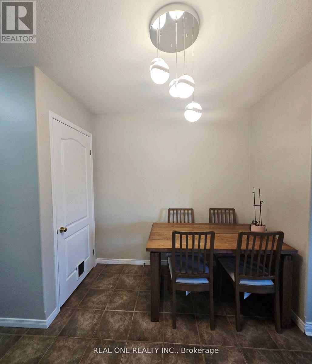 43 Shephard Avenue, New Tecumseth, Ontario  L9R 2E8 - Photo 5 - N12458799