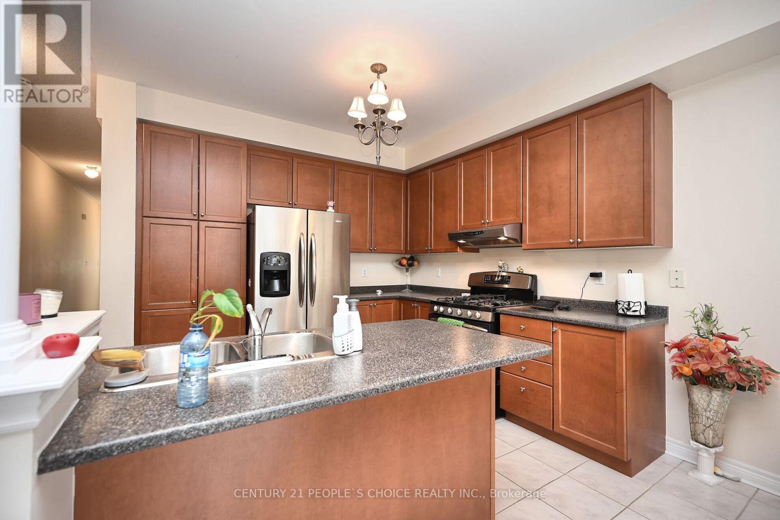 23 Lanebrook Drive, Brampton, Ontario  L6P 2E3 - Photo 10 - W12458792