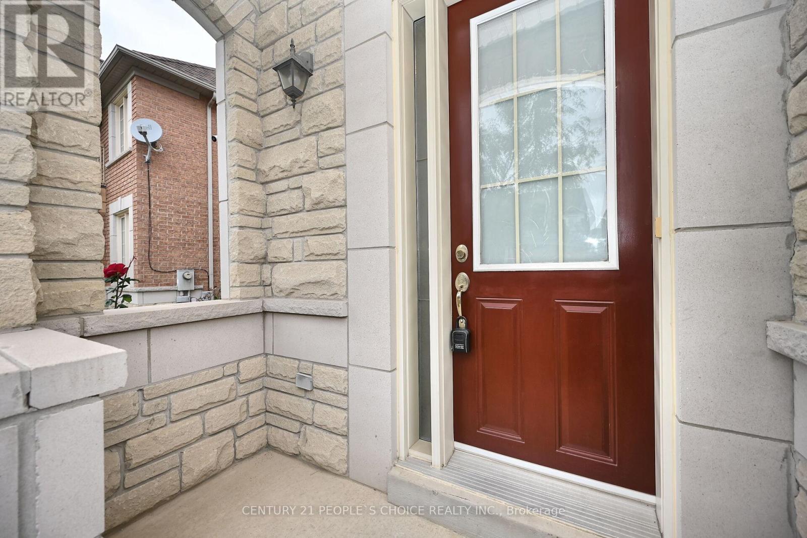 23 Lanebrook Drive, Brampton, Ontario  L6P 2E3 - Photo 2 - W12458792