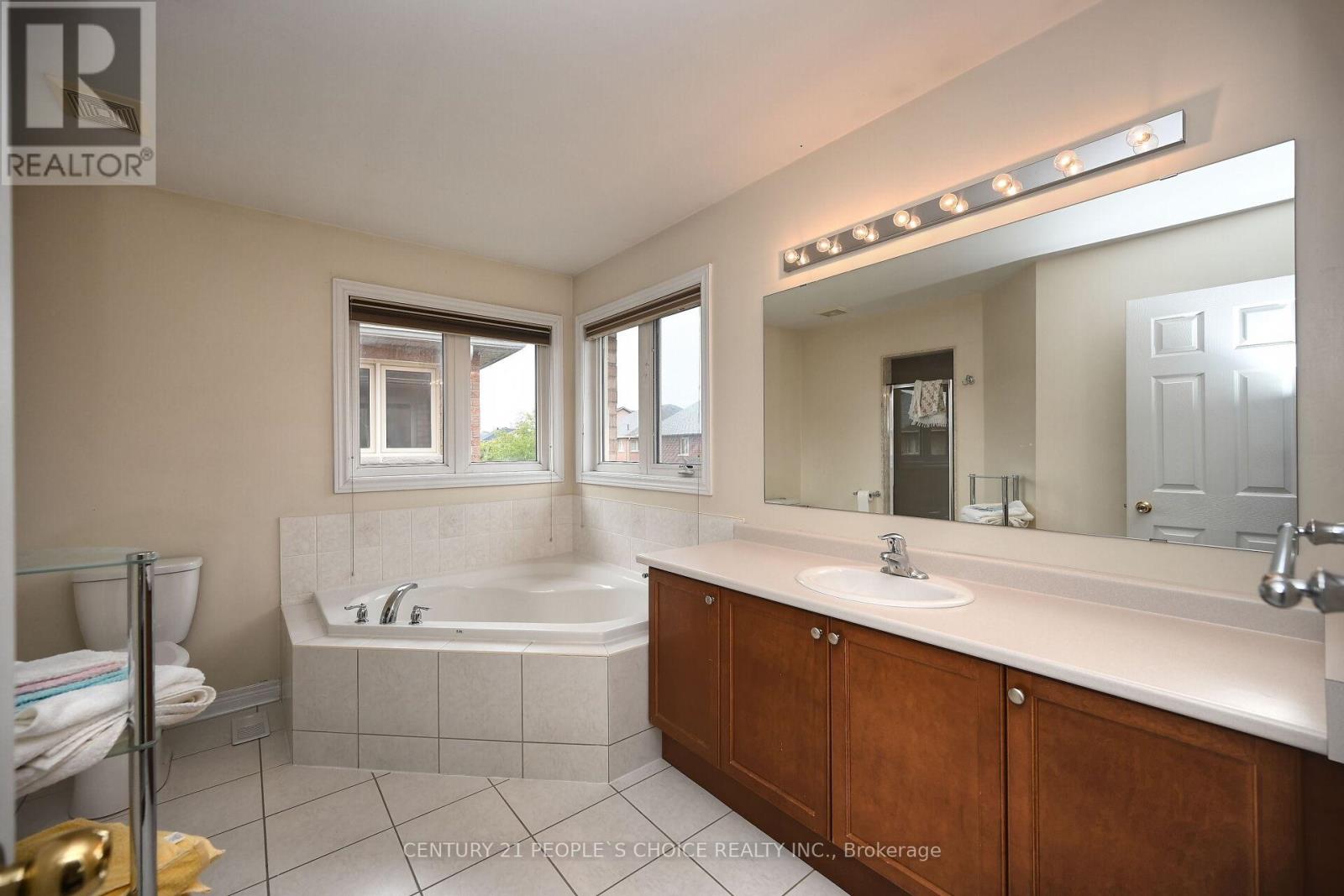 23 Lanebrook Drive, Brampton, Ontario  L6P 2E3 - Photo 36 - W12458792
