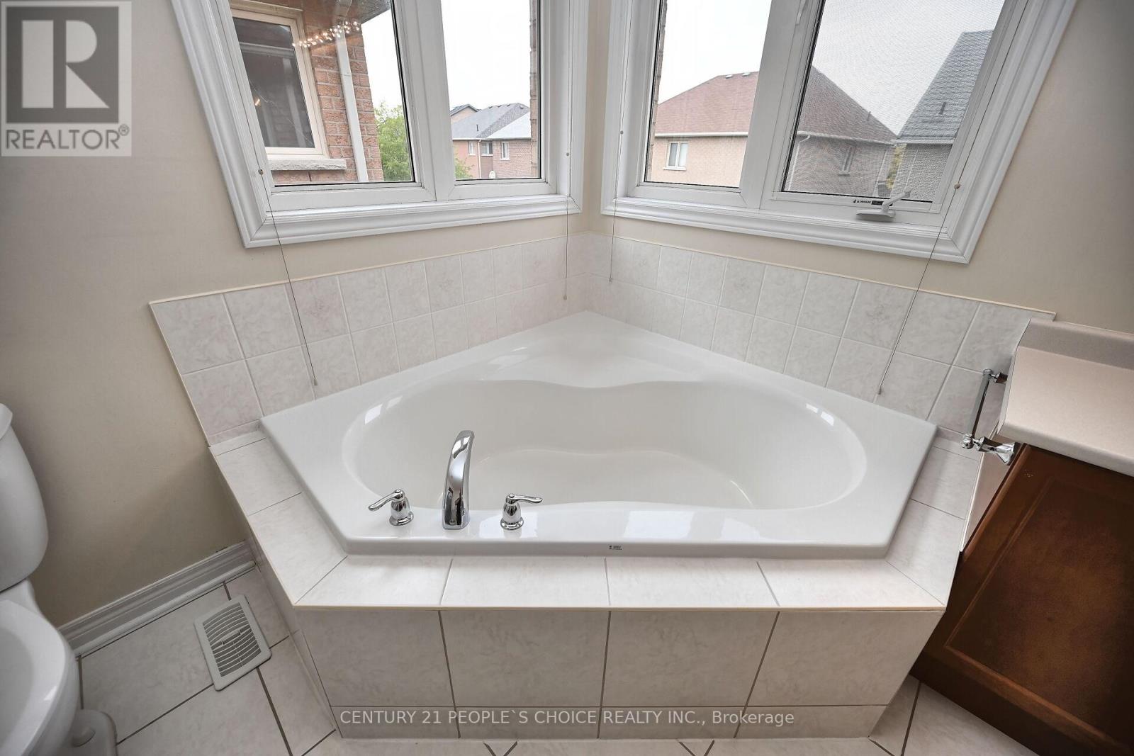 23 Lanebrook Drive, Brampton, Ontario  L6P 2E3 - Photo 37 - W12458792