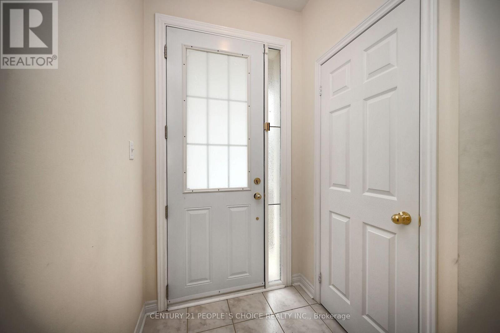 23 Lanebrook Drive, Brampton, Ontario  L6P 2E3 - Photo 4 - W12458792