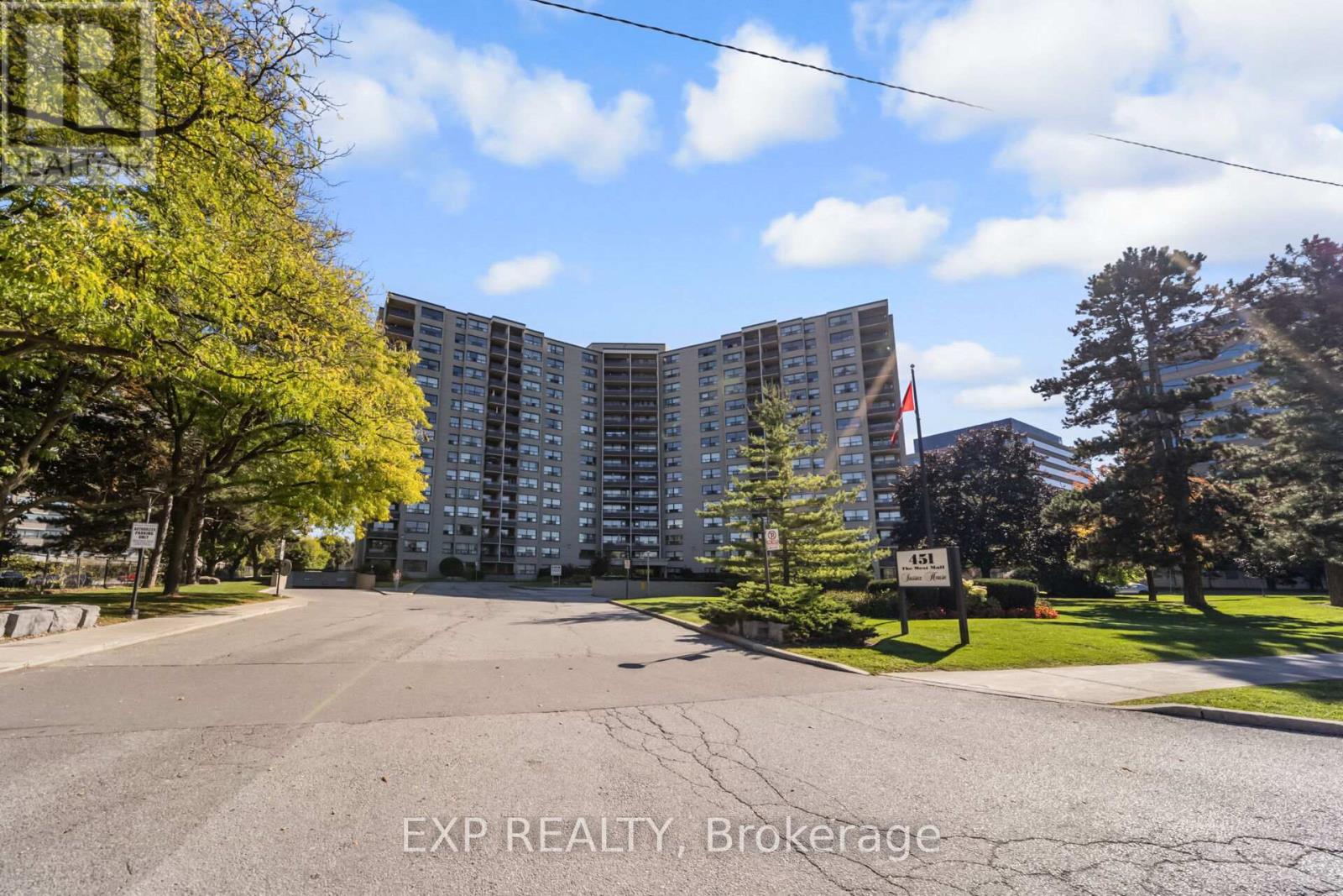519 - 451 WESTMALL, Toronto, Ontario