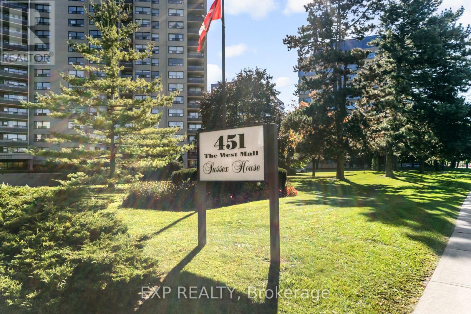 519 - 451 Westmall, Toronto, Ontario  M9C 1G1 - Photo 2 - W12458810