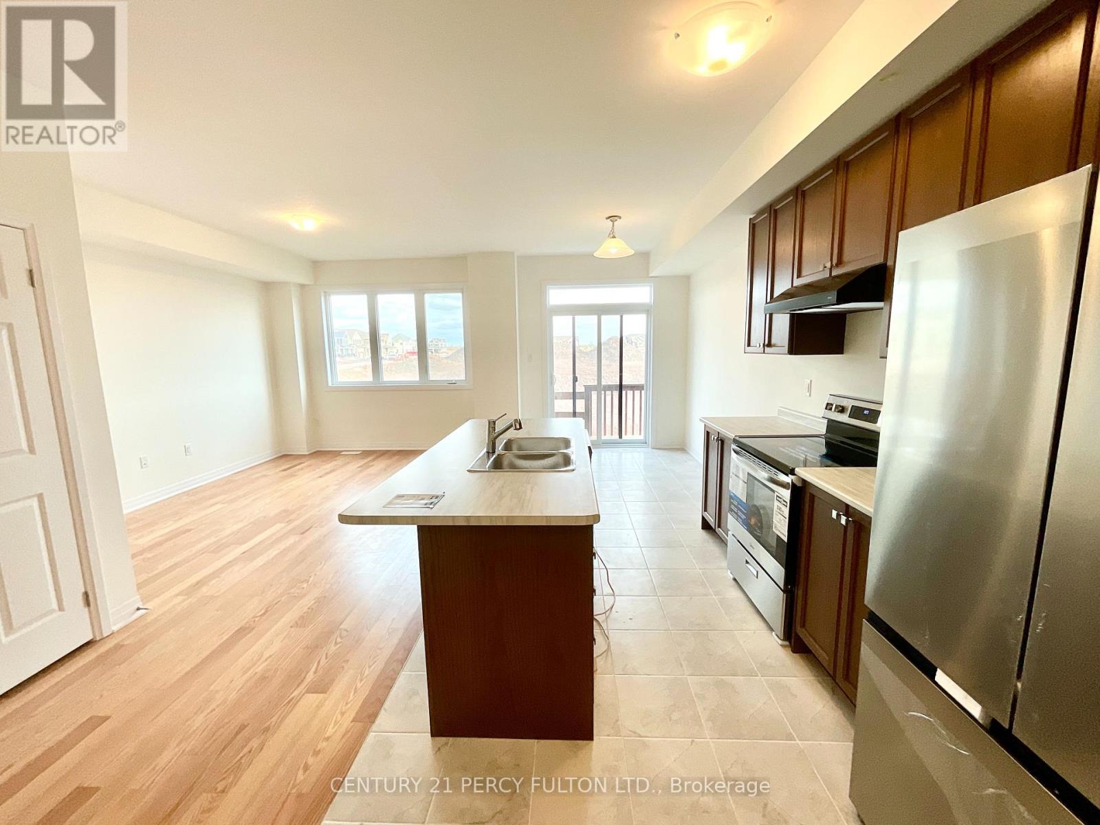 242 Port Crescent, Welland, Ontario  L3B 0N3 - Photo 10 - X12458803