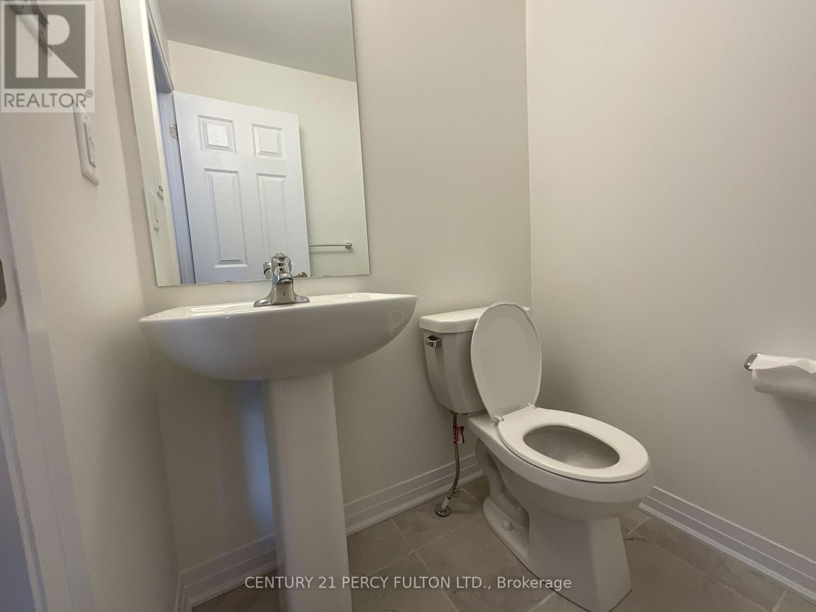 242 Port Crescent, Welland, Ontario  L3B 0N3 - Photo 11 - X12458803
