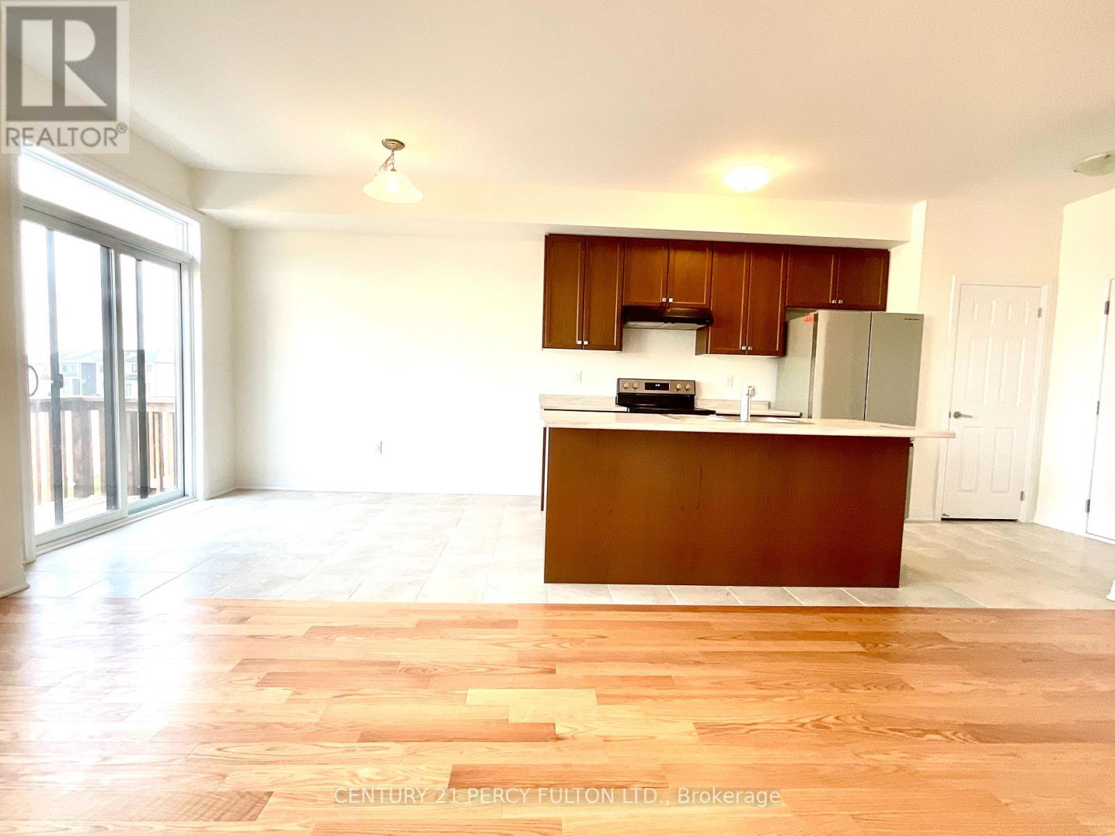 242 Port Crescent, Welland, Ontario  L3B 0N3 - Photo 3 - X12458803