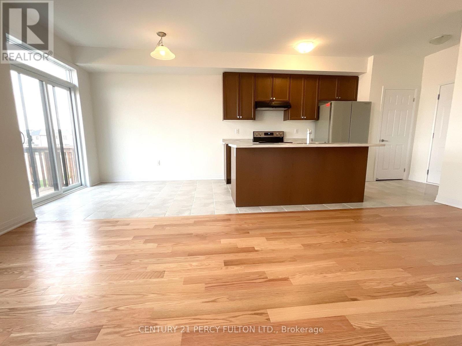 242 Port Crescent, Welland, Ontario  L3B 0N3 - Photo 4 - X12458803