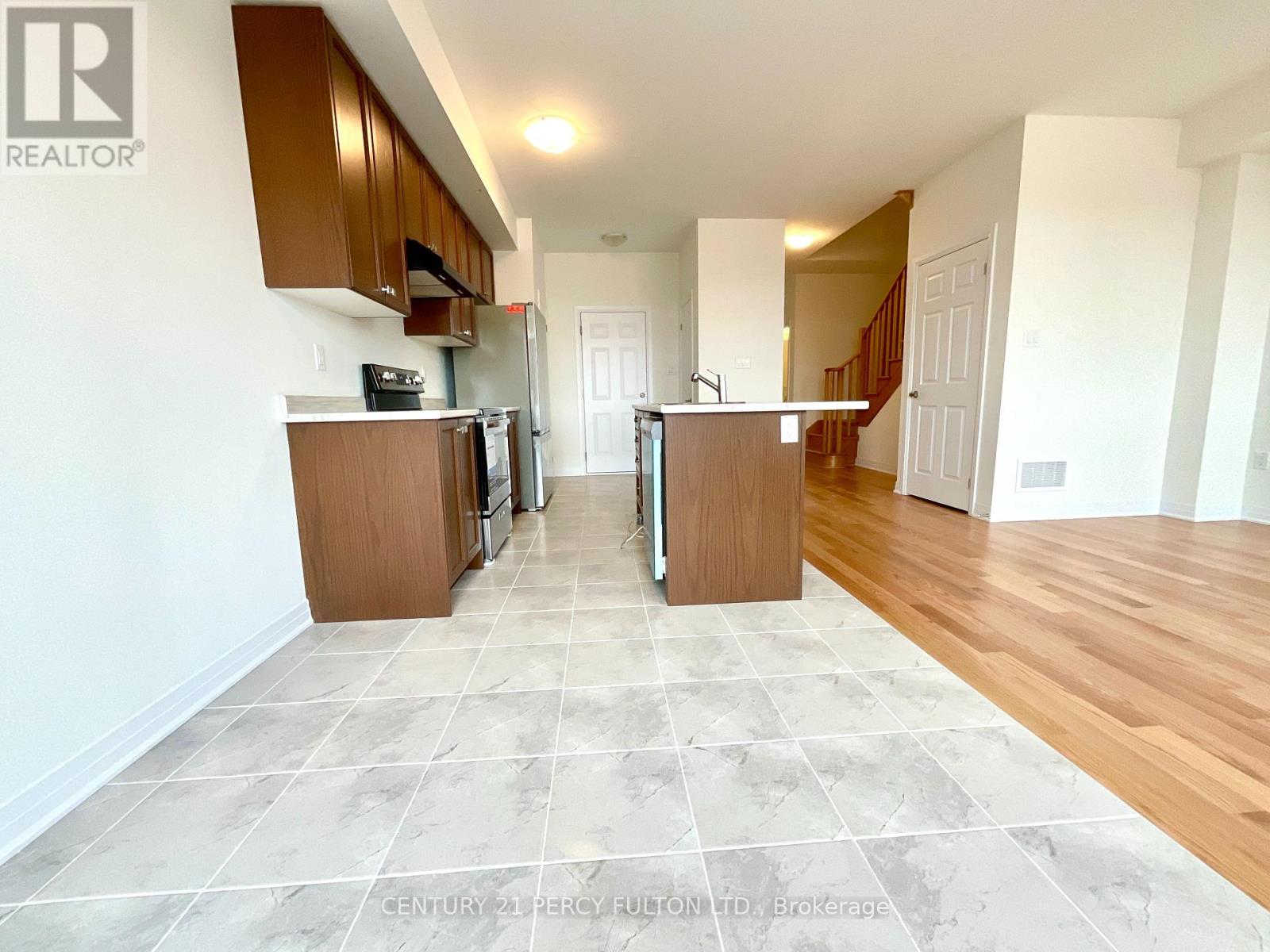 242 Port Crescent, Welland, Ontario  L3B 0N3 - Photo 8 - X12458803