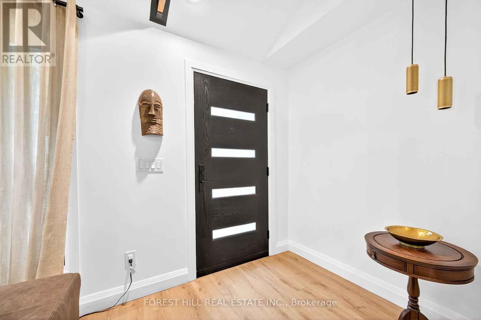 215 Main Street N, Newmarket, Ontario  L3Y 9B1 - Photo 4 - N12391569