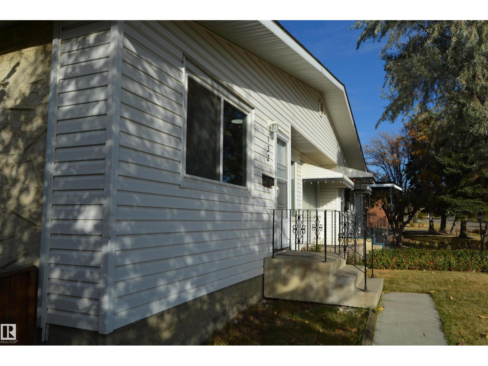 132 Millbourne Rd E Nw, Edmonton, Alberta  T6K 0K9 - Photo 3 - E4461871