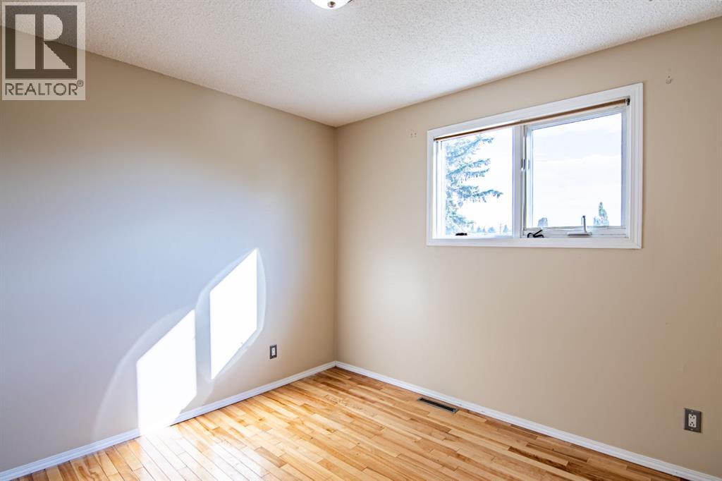 604 Terrace Park, Red Deer, Alberta  T4N 1V8 - Photo 6 - A2264029