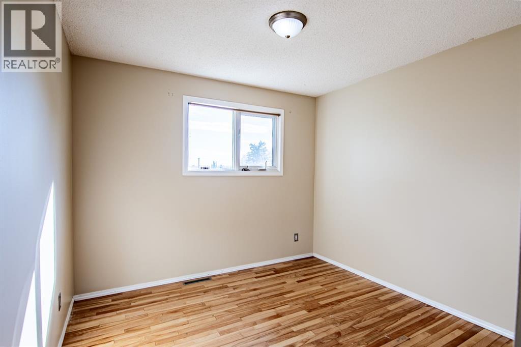 604 Terrace Park, Red Deer, Alberta  T4N 1V8 - Photo 5 - A2264029