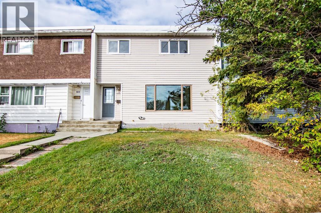 604 Terrace Park, Red Deer, Alberta  T4N 1V8 - Photo 2 - A2264029