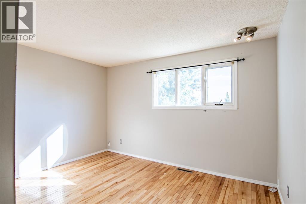 604 Terrace Park, Red Deer, Alberta  T4N 1V8 - Photo 8 - A2264029