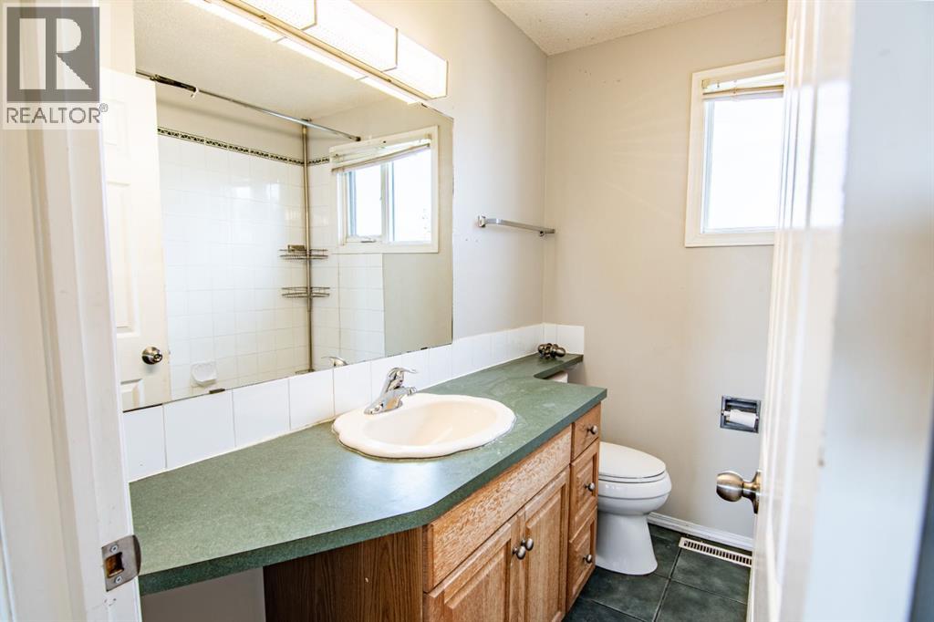 604 Terrace Park, Red Deer, Alberta  T4N 1V8 - Photo 7 - A2264029