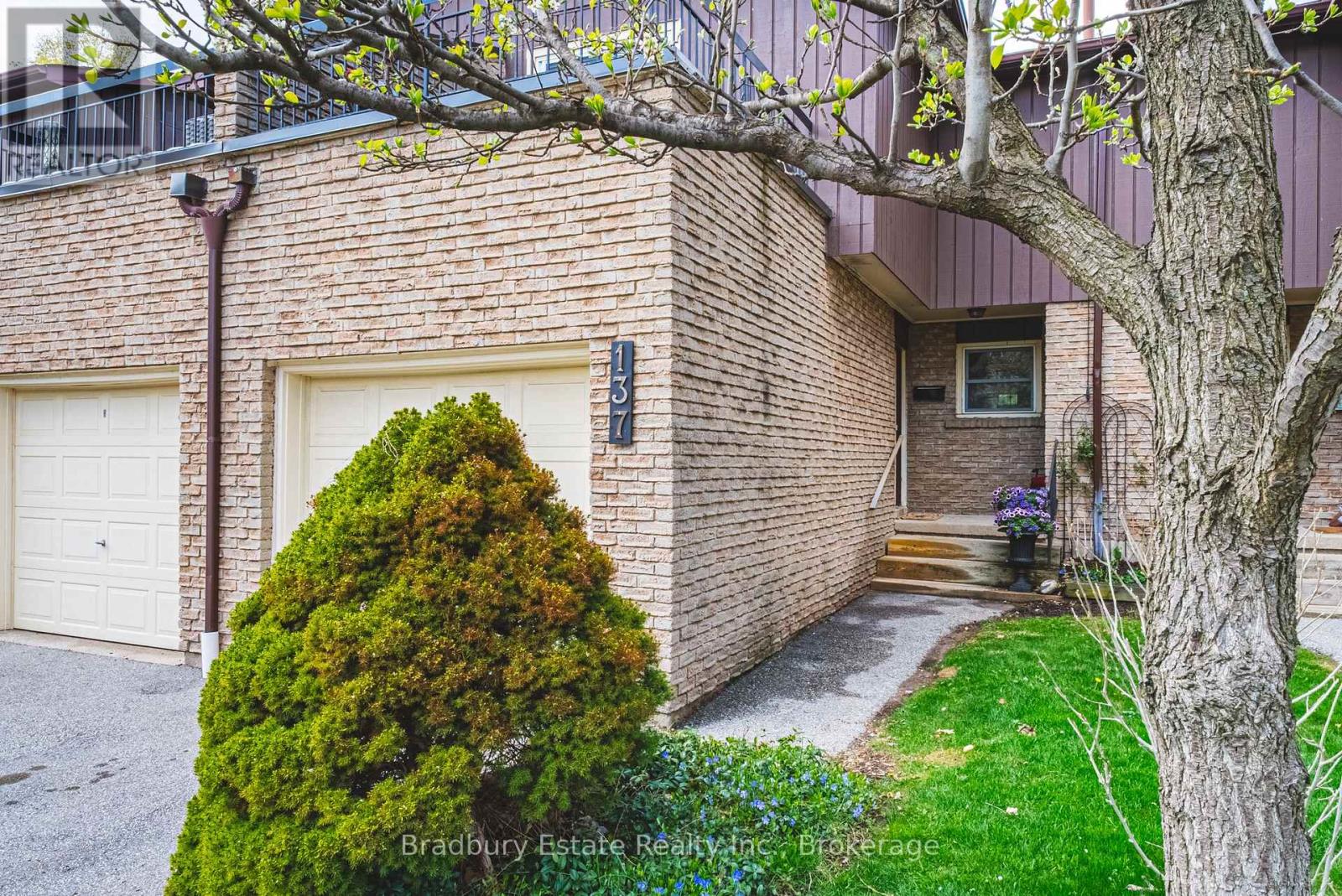 137 - 2301 Cavendish Drive, Burlington, Ontario  L7P 3M3 - Photo 2 - W12458841