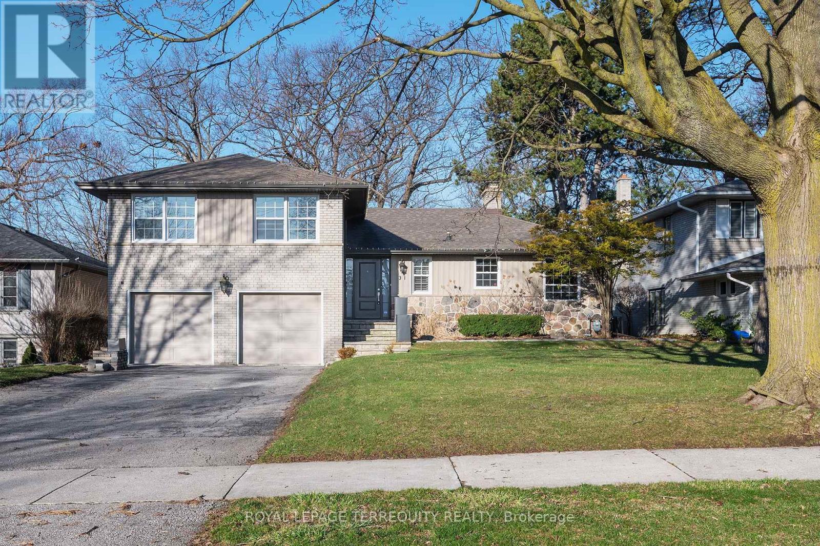 31 RIVERCOVE DRIVE, Toronto, Ontario