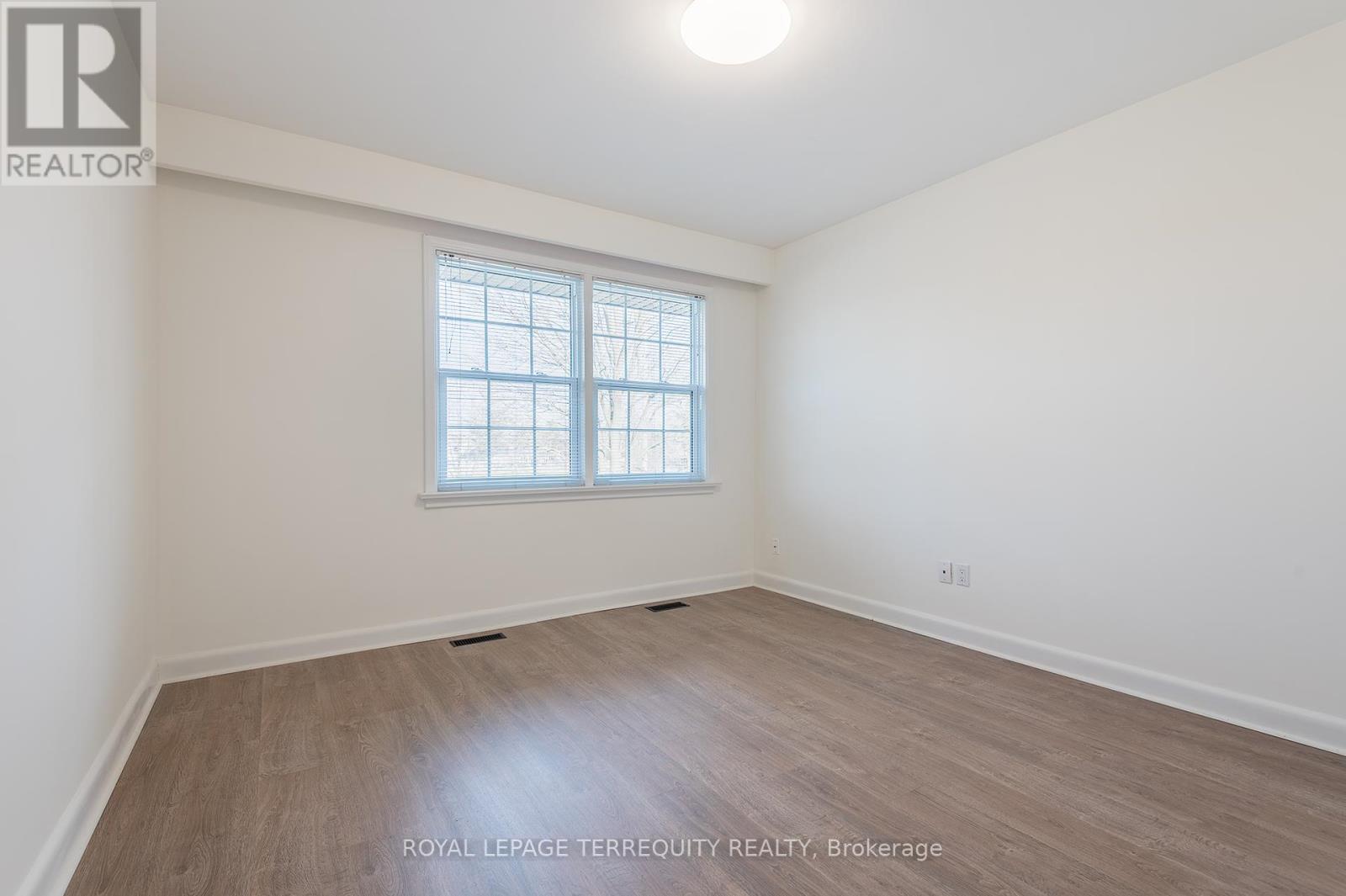 31 Rivercove Drive, Toronto, Ontario  M9B 4Y8 - Photo 16 - W12458811