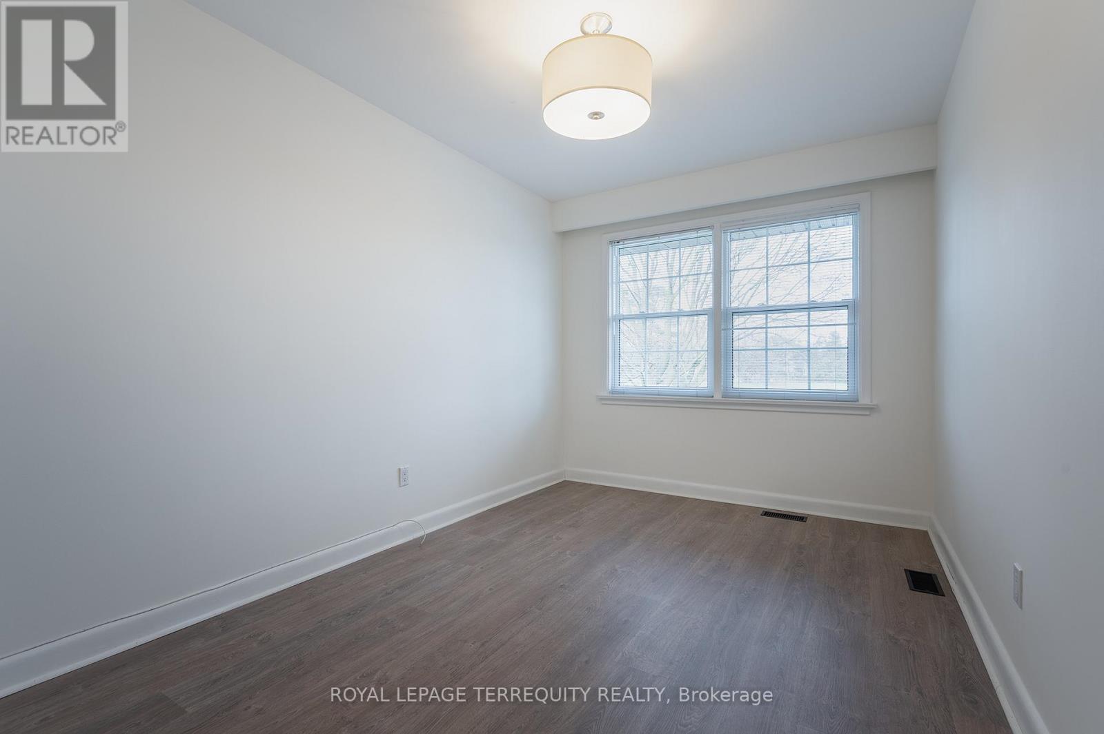 31 Rivercove Drive, Toronto, Ontario  M9B 4Y8 - Photo 18 - W12458811