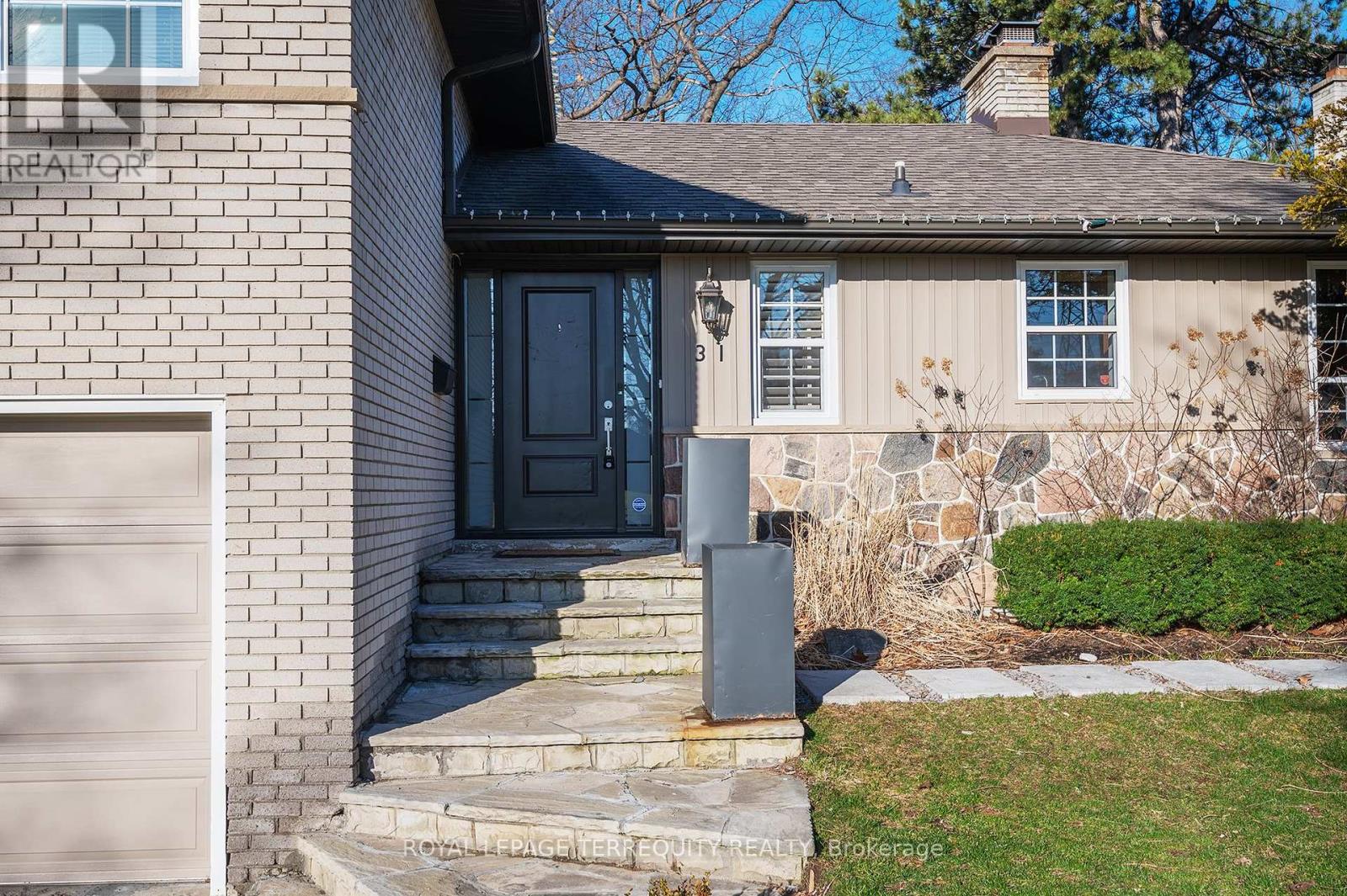 31 Rivercove Drive, Toronto, Ontario  M9B 4Y8 - Photo 2 - W12458811