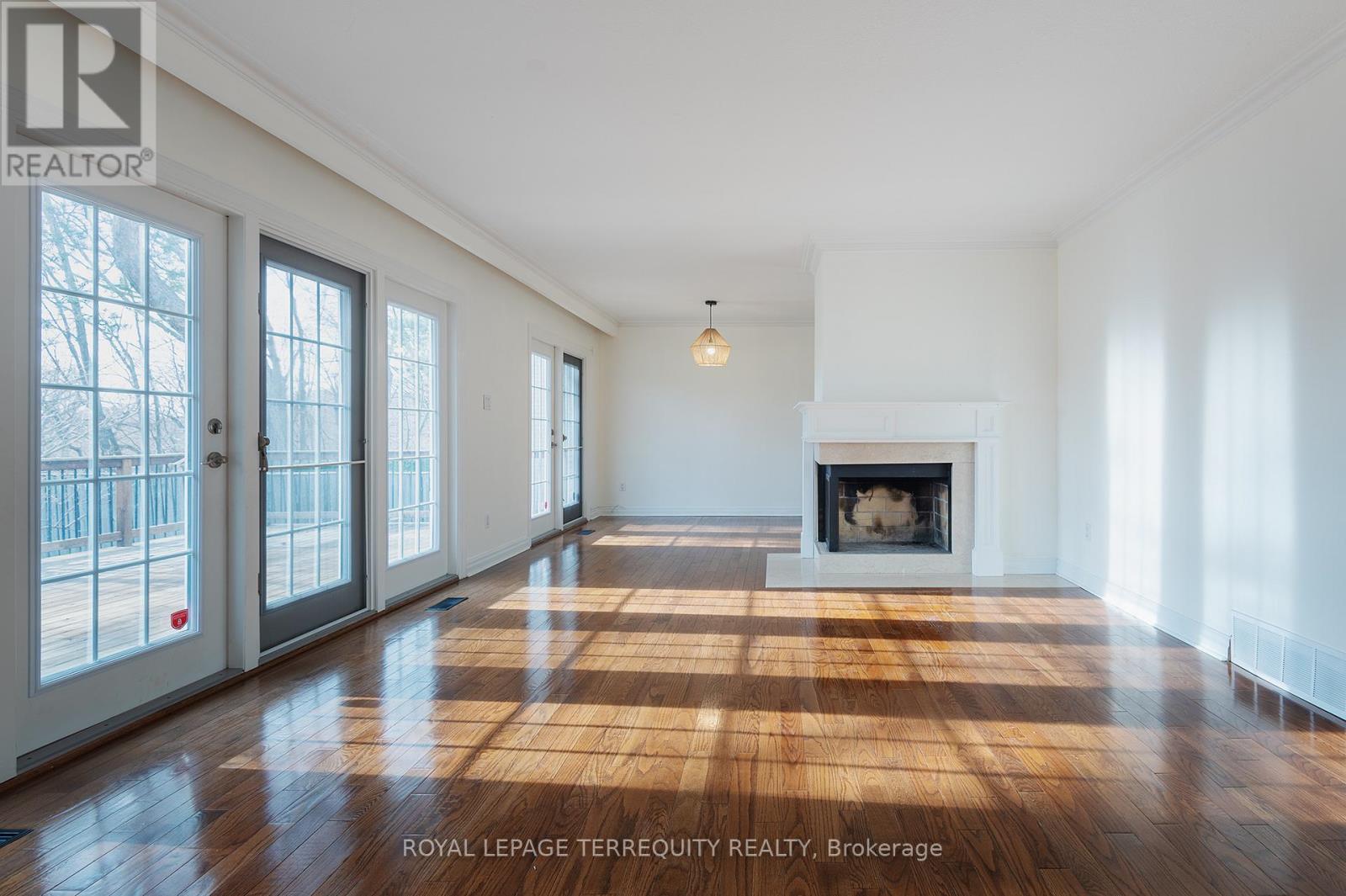 31 Rivercove Drive, Toronto, Ontario  M9B 4Y8 - Photo 5 - W12458811