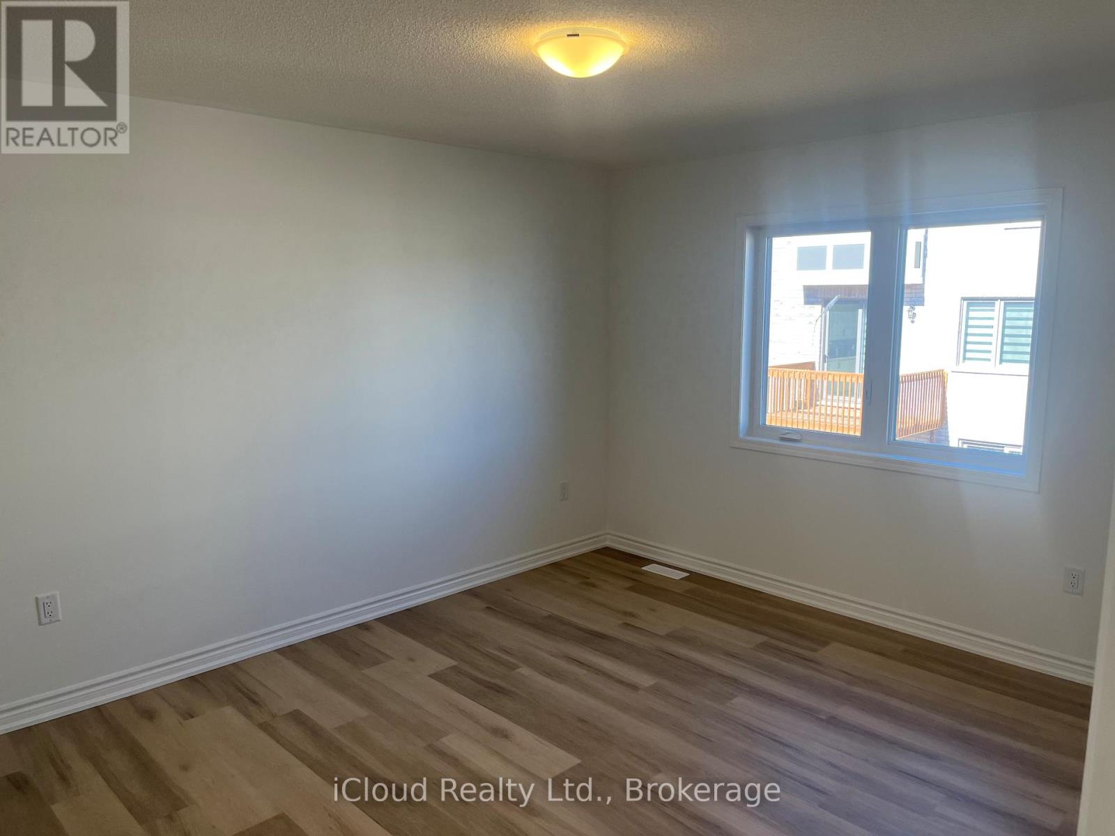 4 Vinewood Crescent, Barrie, Ontario  L2S 3W6 - Photo 3 - S12458503