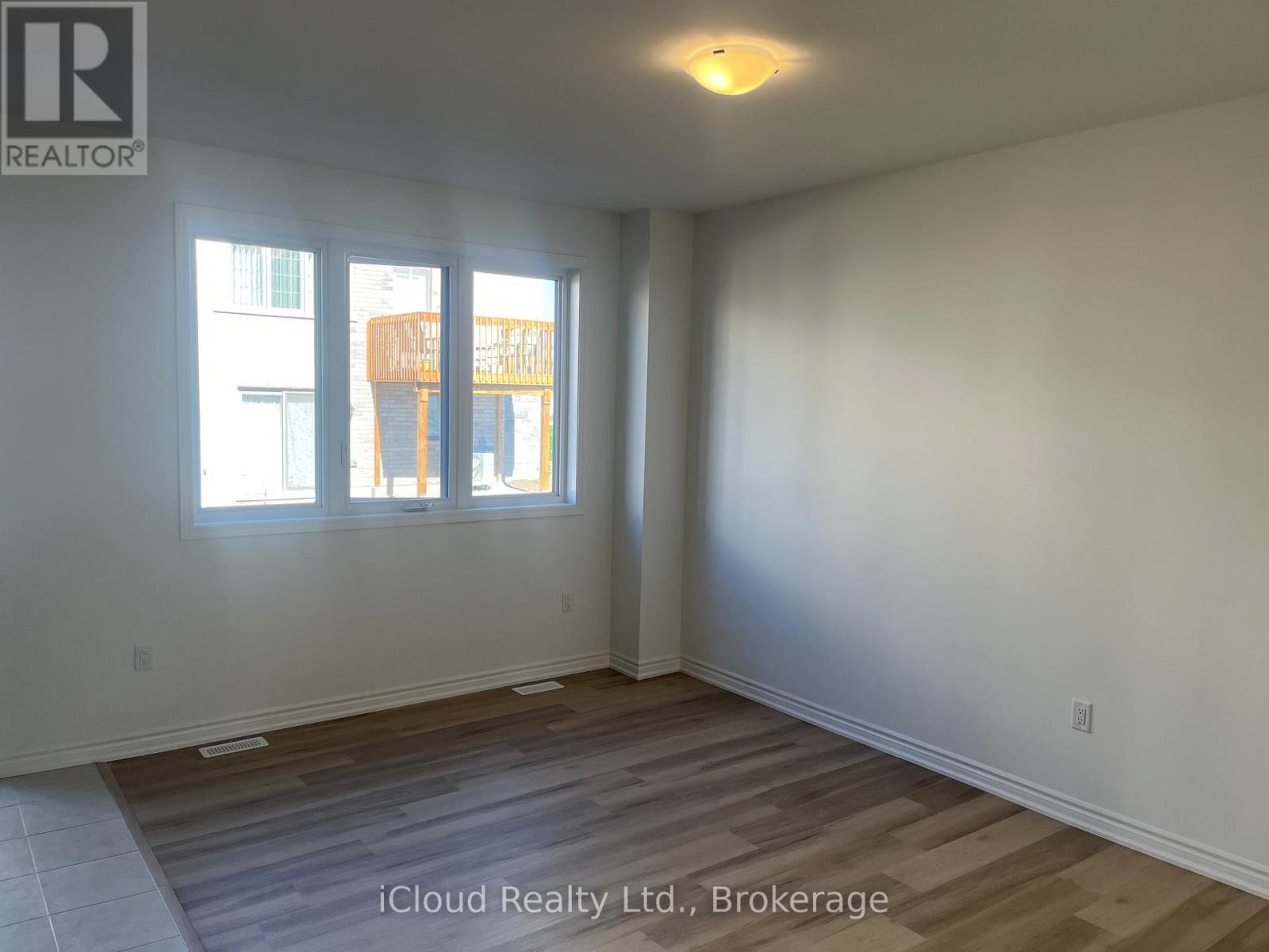 4 Vinewood Crescent, Barrie, Ontario  L2S 3W6 - Photo 6 - S12458503
