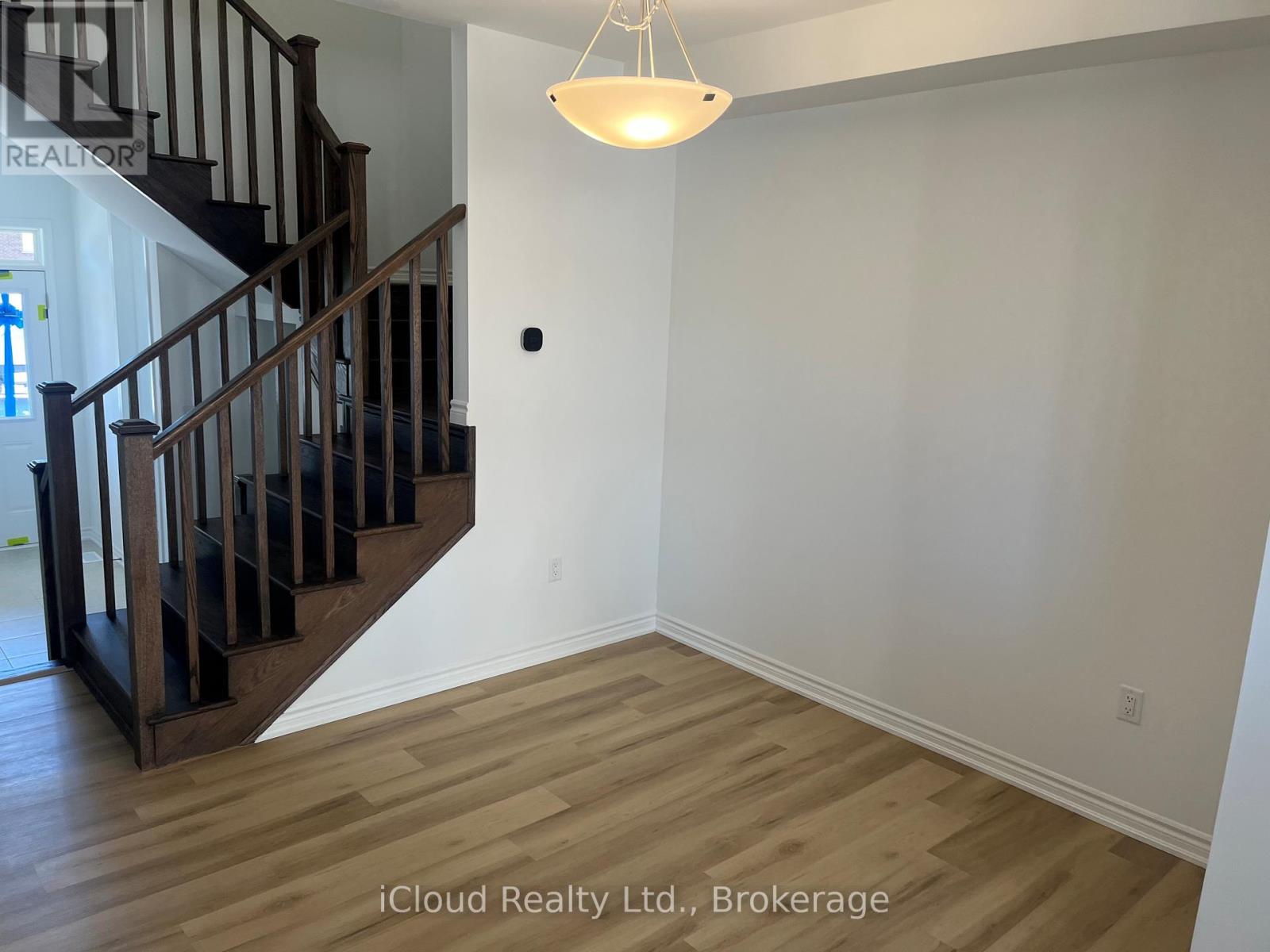 4 Vinewood Crescent, Barrie, Ontario  L2S 3W6 - Photo 7 - S12458503