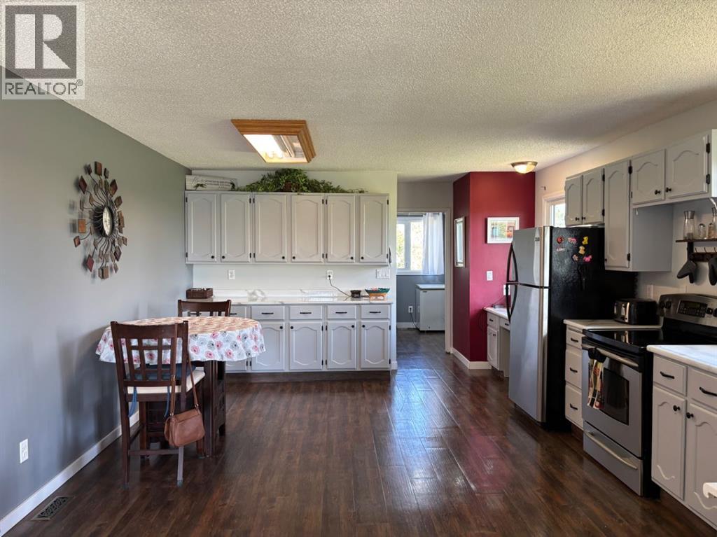 365 S 5 Street W, Magrath, Alberta  T0K 1J0 - Photo 11 - A2252993