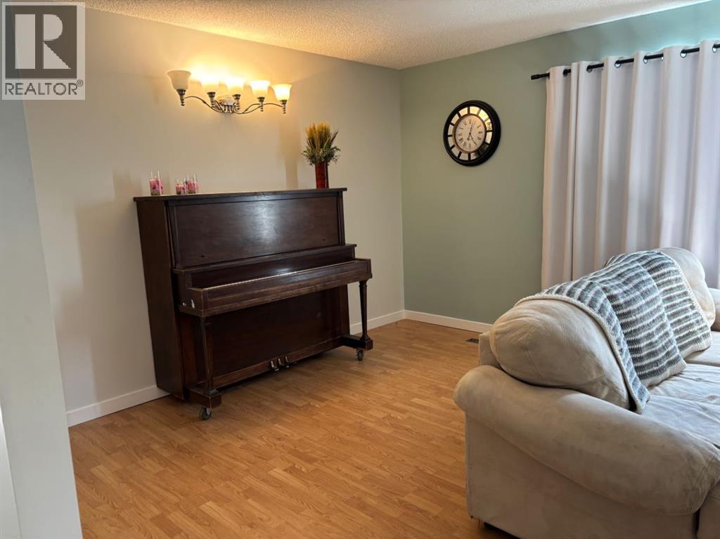 365 S 5 Street W, Magrath, Alberta  T0K 1J0 - Photo 6 - A2252993