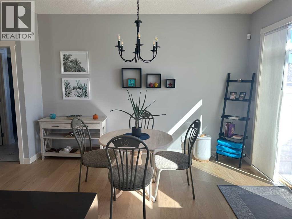 64 Elgin Meadows Manor Se, Calgary, Alberta  T2Z 0S1 - Photo 8 - A2263862
