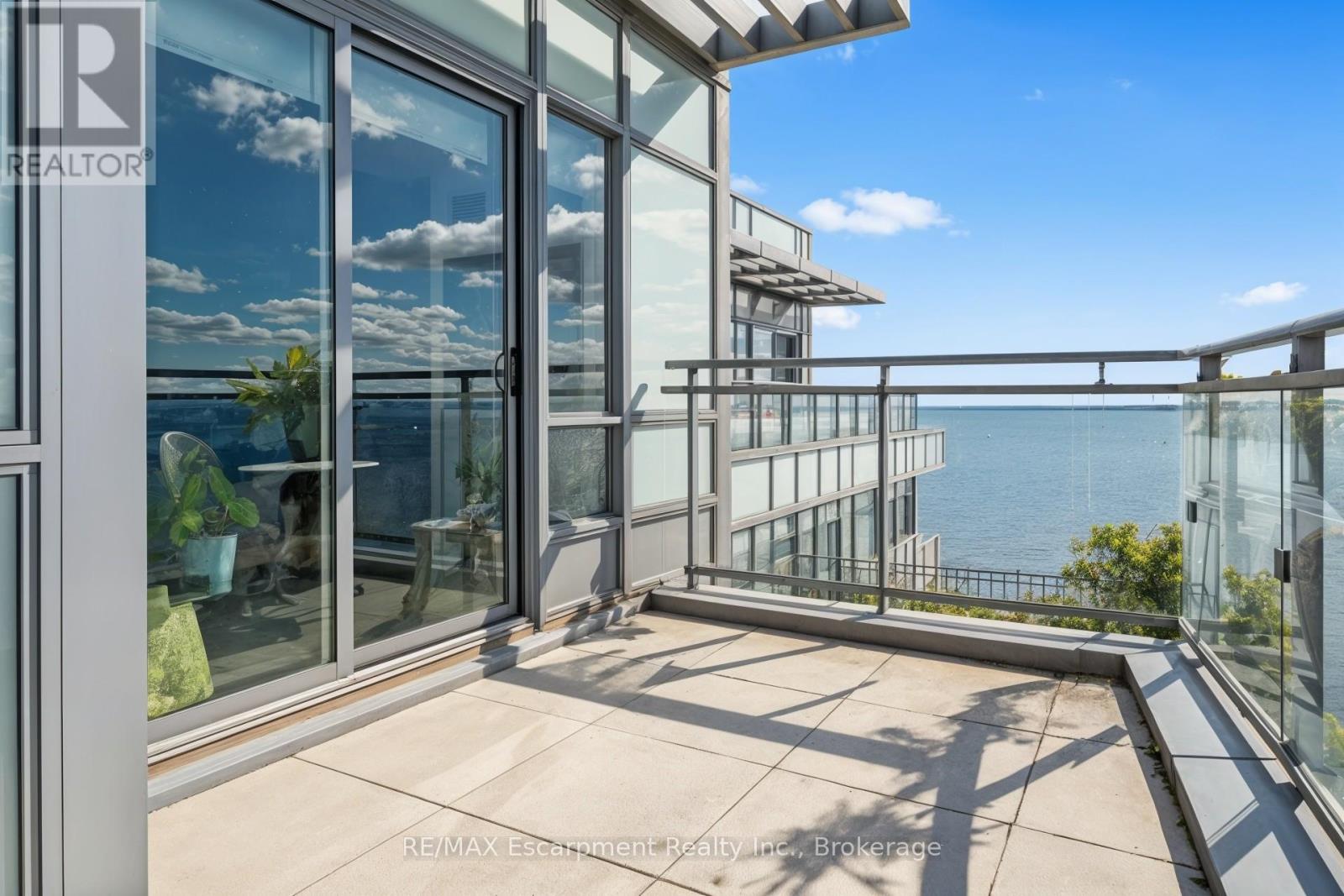 827 - 3500 Lakeshore Road W, Oakville, Ontario  L6L 0B4 - Photo 2 - W12458866