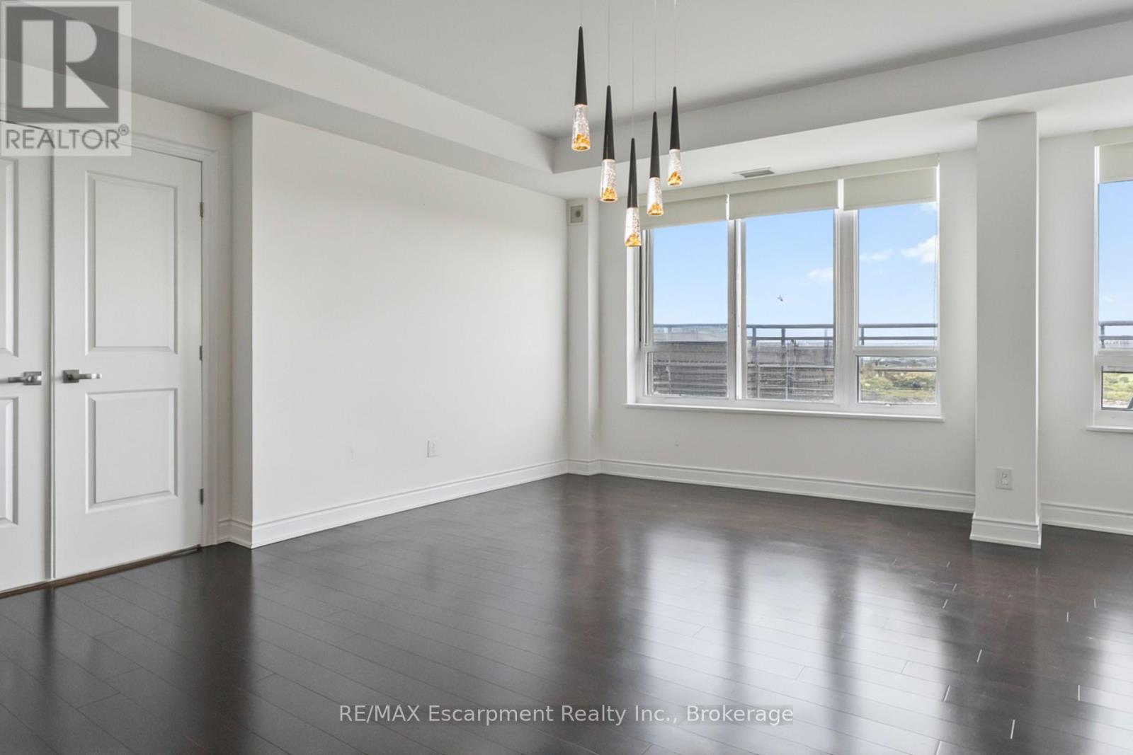 827 - 3500 Lakeshore Road W, Oakville, Ontario  L6L 0B4 - Photo 8 - W12458866