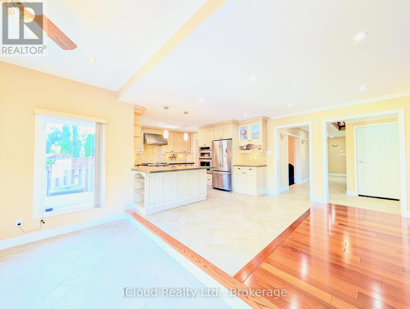 3669 Baird Court, Mississauga, Ontario  L5L 4T6 - Photo 13 - W12458822