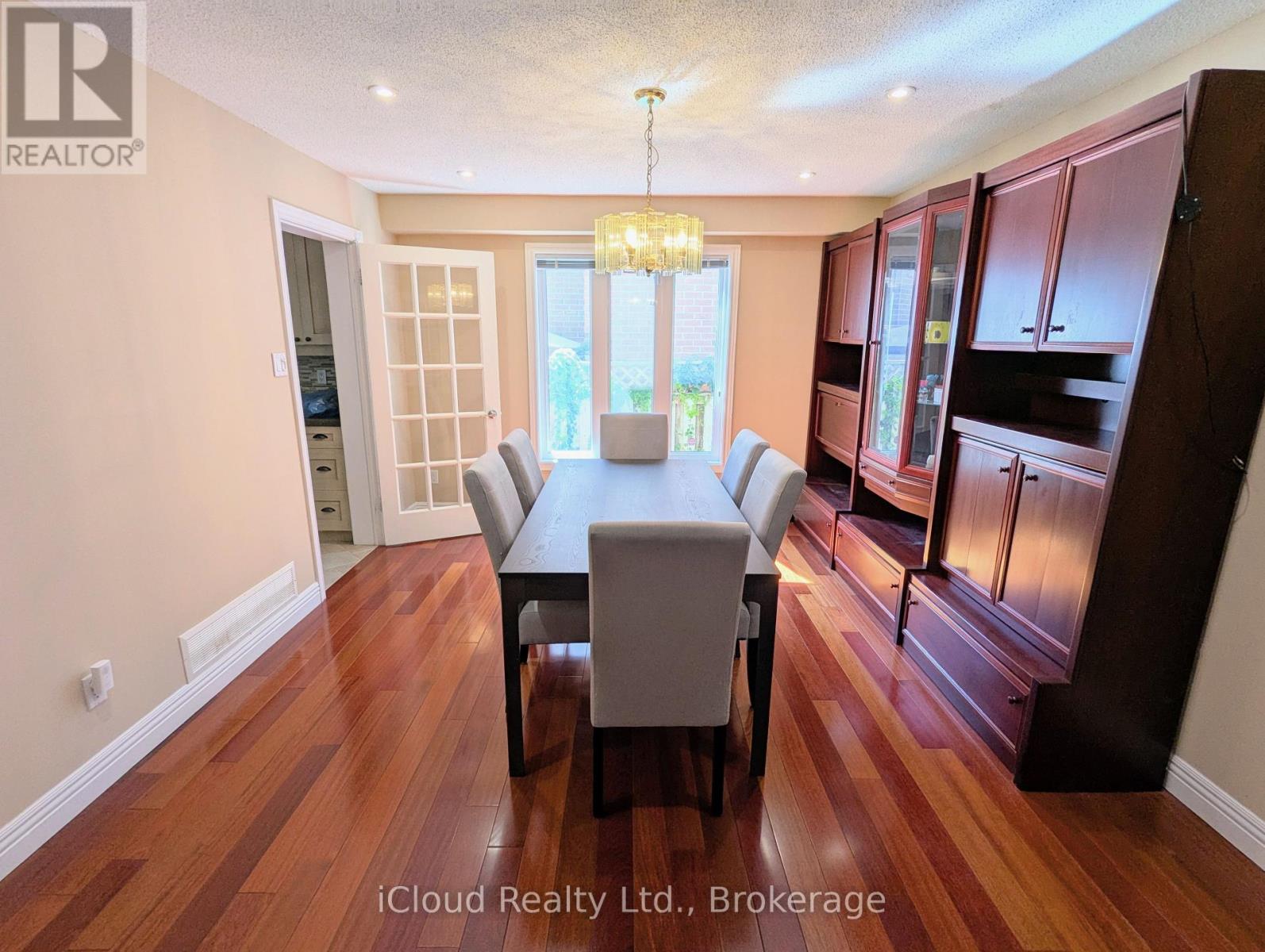 3669 Baird Court, Mississauga, Ontario  L5L 4T6 - Photo 18 - W12458822