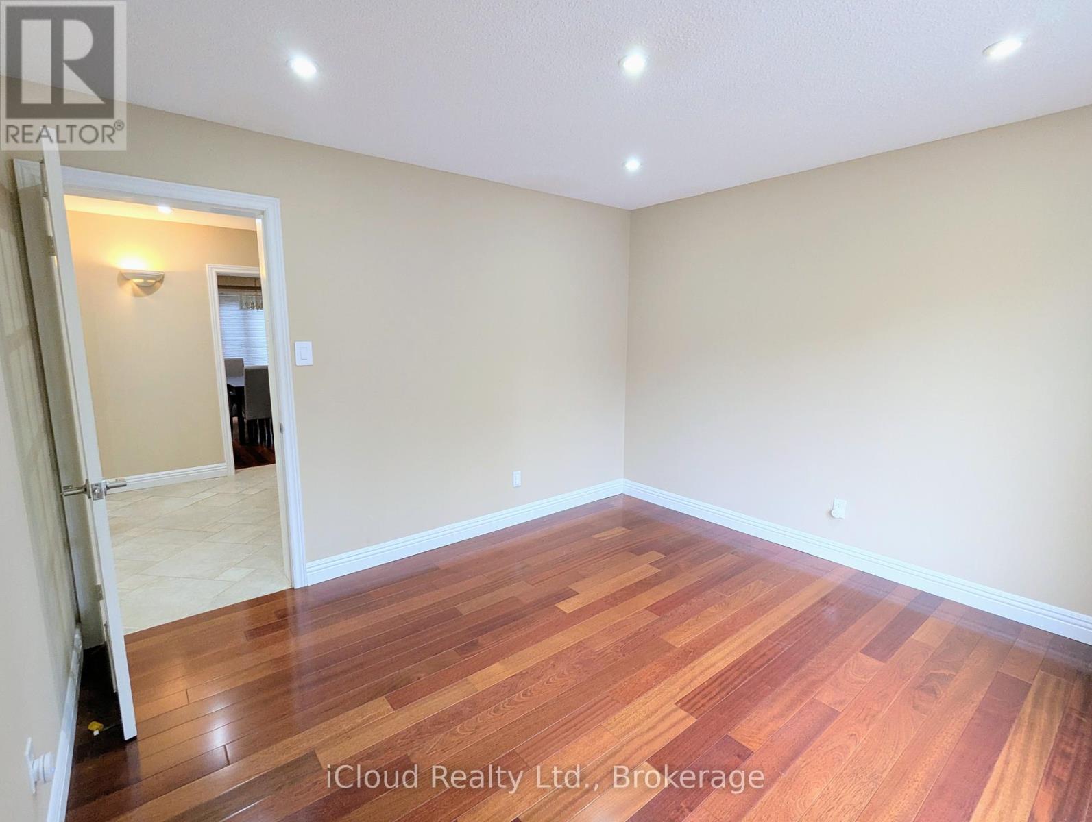 3669 Baird Court, Mississauga, Ontario  L5L 4T6 - Photo 19 - W12458822