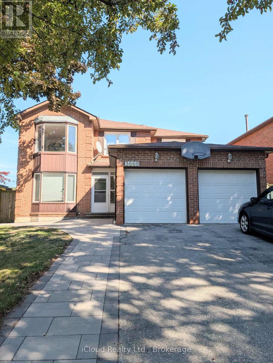 3669 Baird Court, Mississauga, Ontario  L5L 4T6 - Photo 2 - W12458822