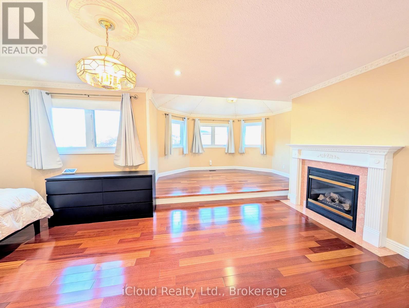 3669 Baird Court, Mississauga, Ontario  L5L 4T6 - Photo 24 - W12458822