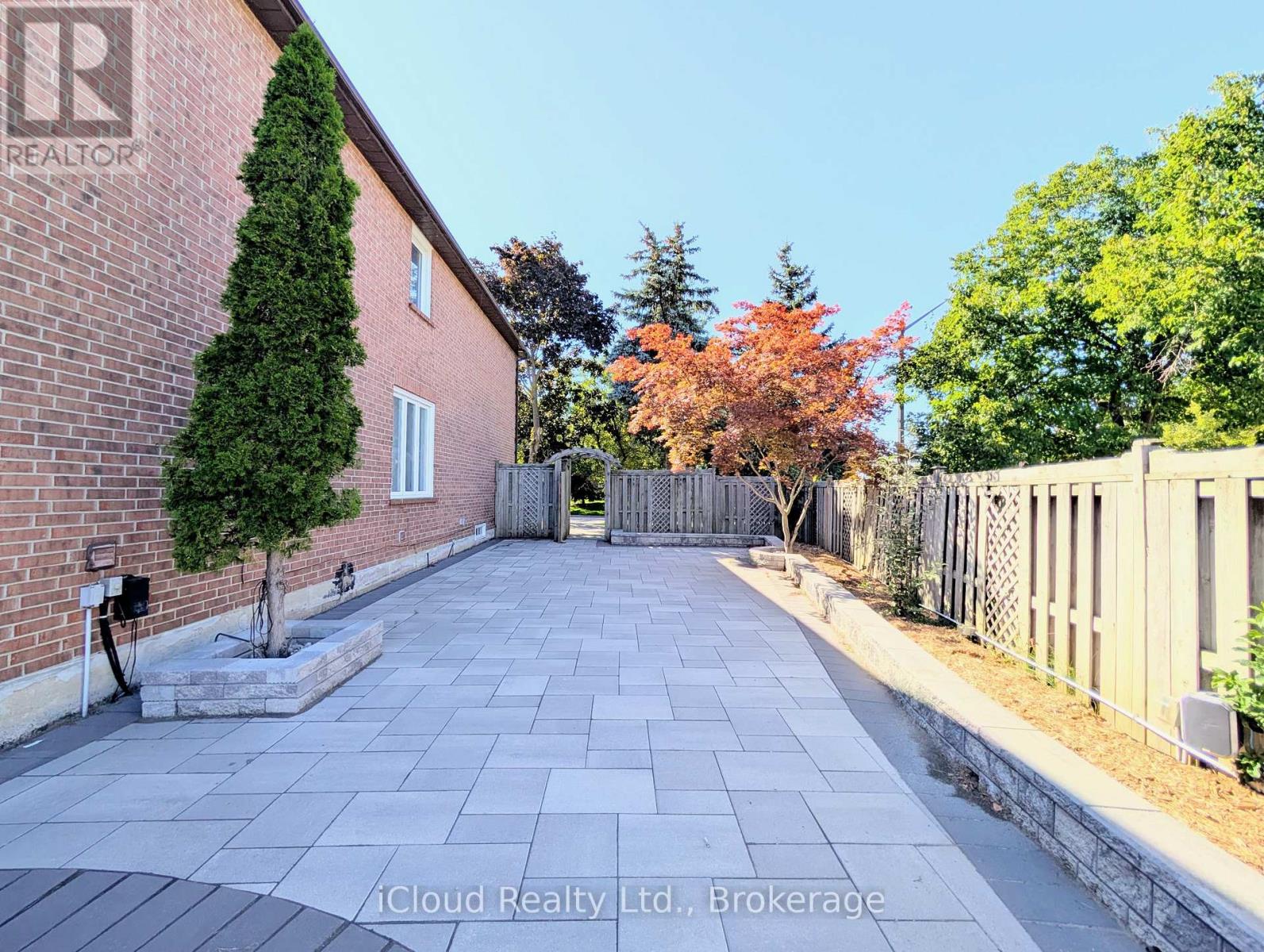 3669 Baird Court, Mississauga, Ontario  L5L 4T6 - Photo 36 - W12458822