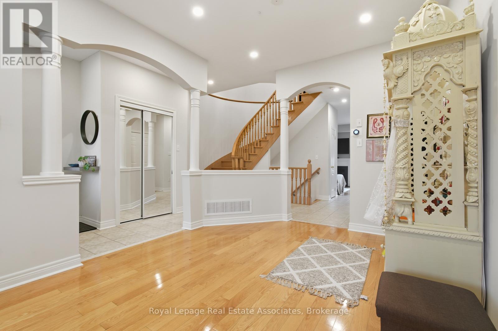 66 Millhouse Mews, Brampton, Ontario  L6Y 5J8 - Photo 6 - W12458824
