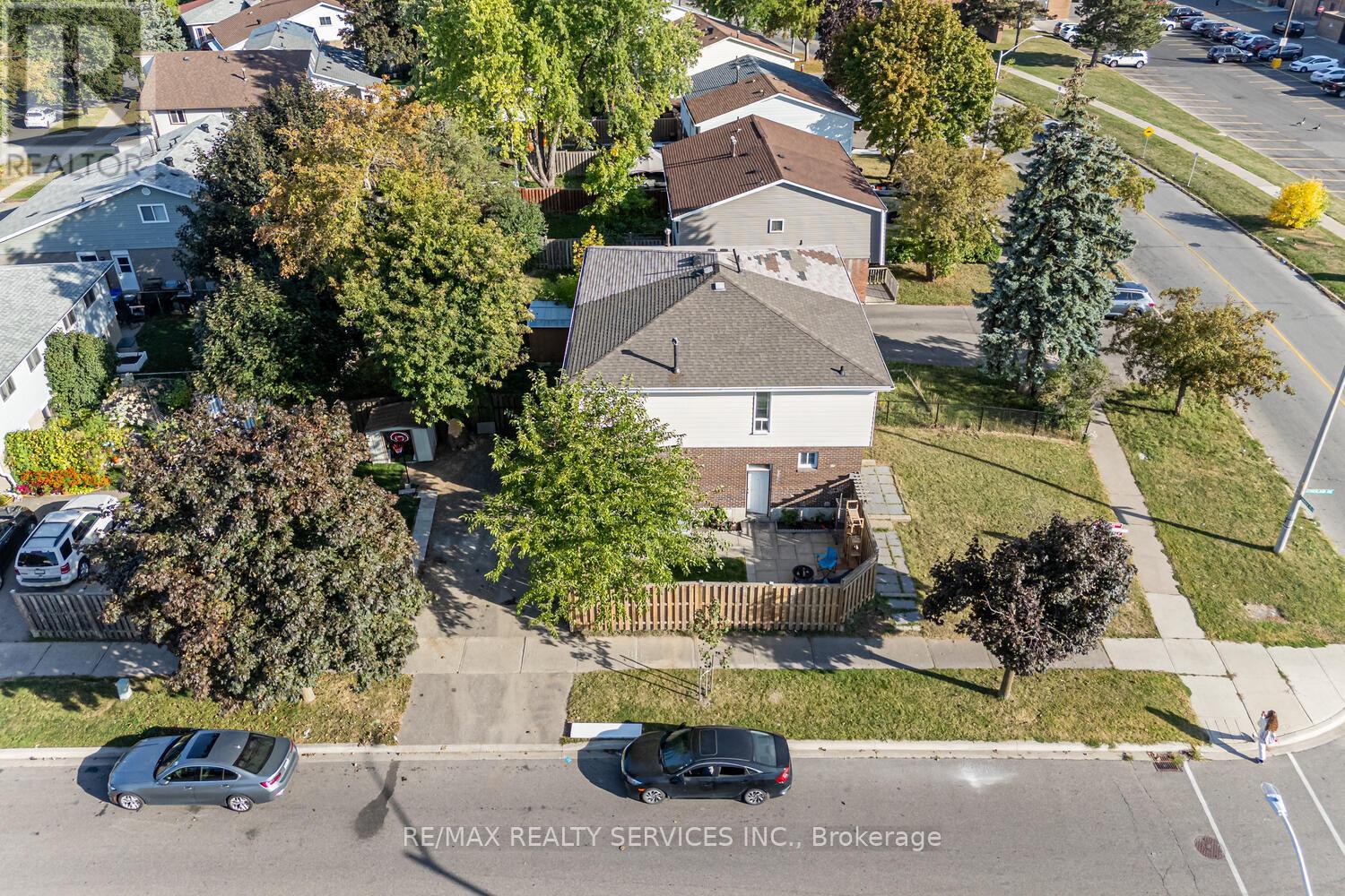 172 Hansen Road, Brampton, Ontario  L6V 2G6 - Photo 3 - W12458831