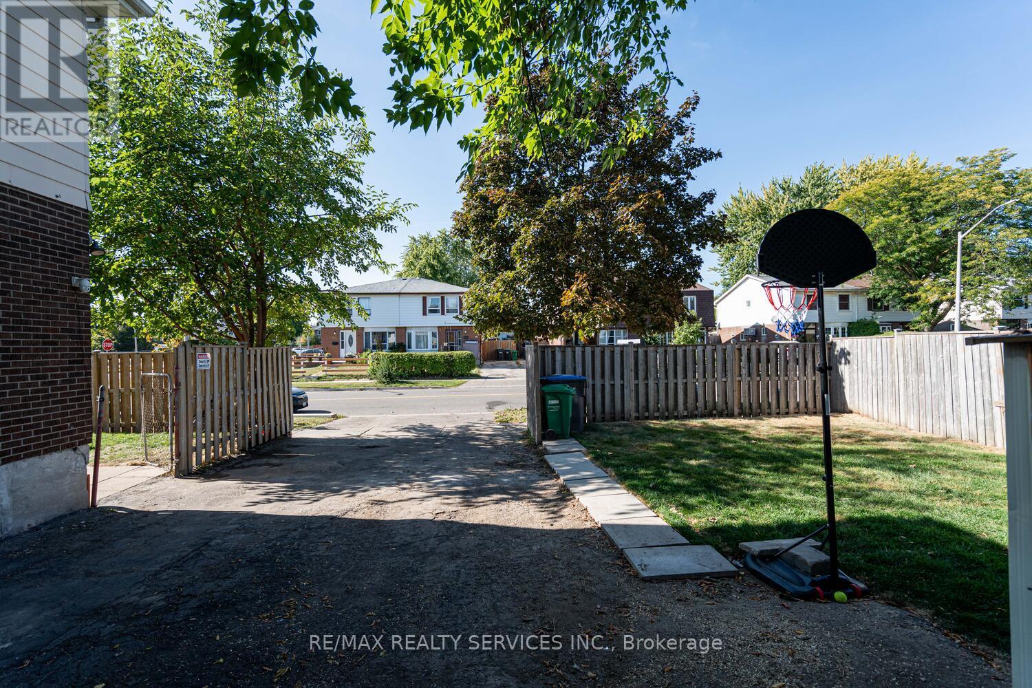 172 Hansen Road, Brampton, Ontario  L6V 2G6 - Photo 45 - W12458831