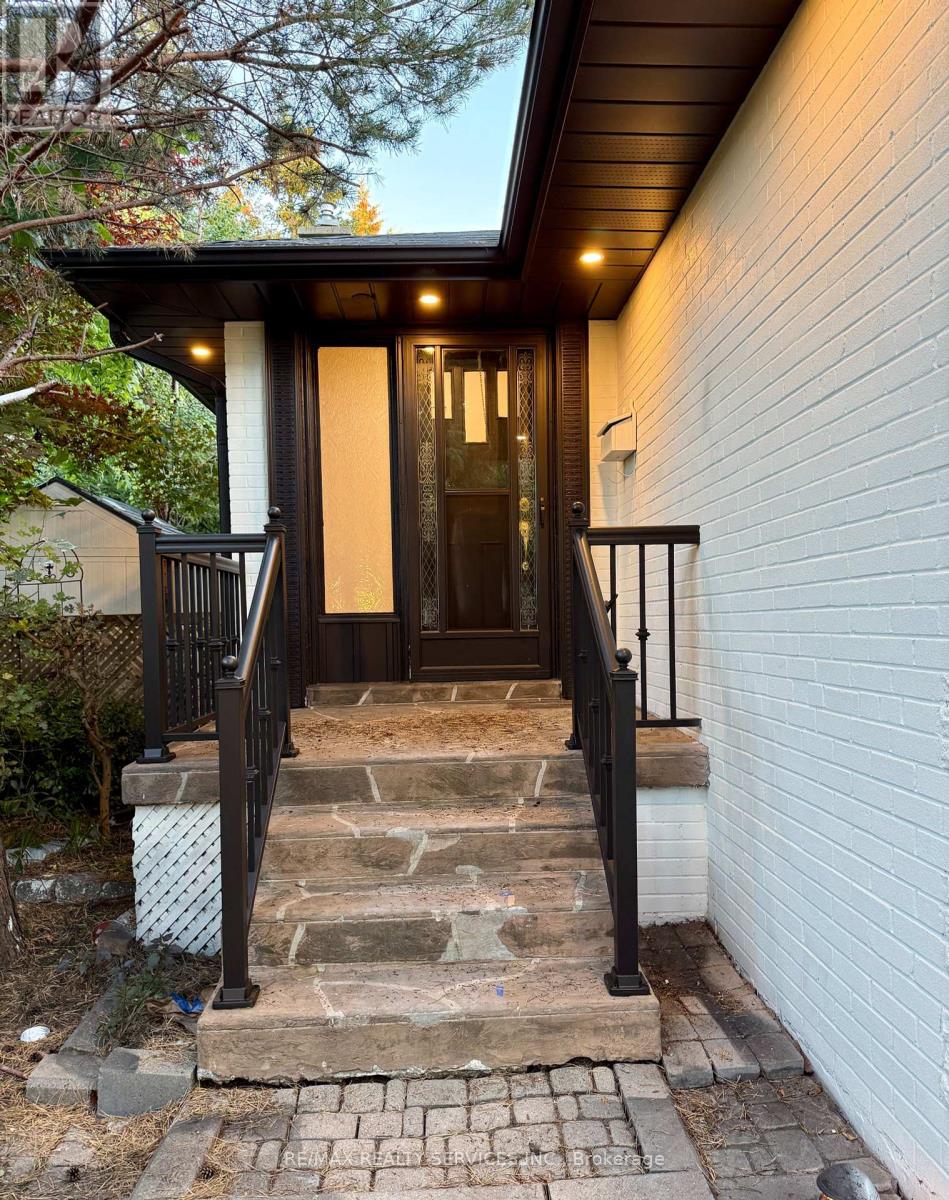 598 WILDWOOD DRIVE, Oakville, Ontario