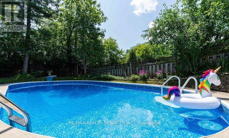 598 Wildwood Drive, Oakville, Ontario  L6K 1V3 - Photo 13 - W12458832