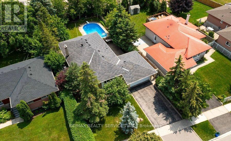 598 Wildwood Drive, Oakville, Ontario  L6K 1V3 - Photo 14 - W12458832